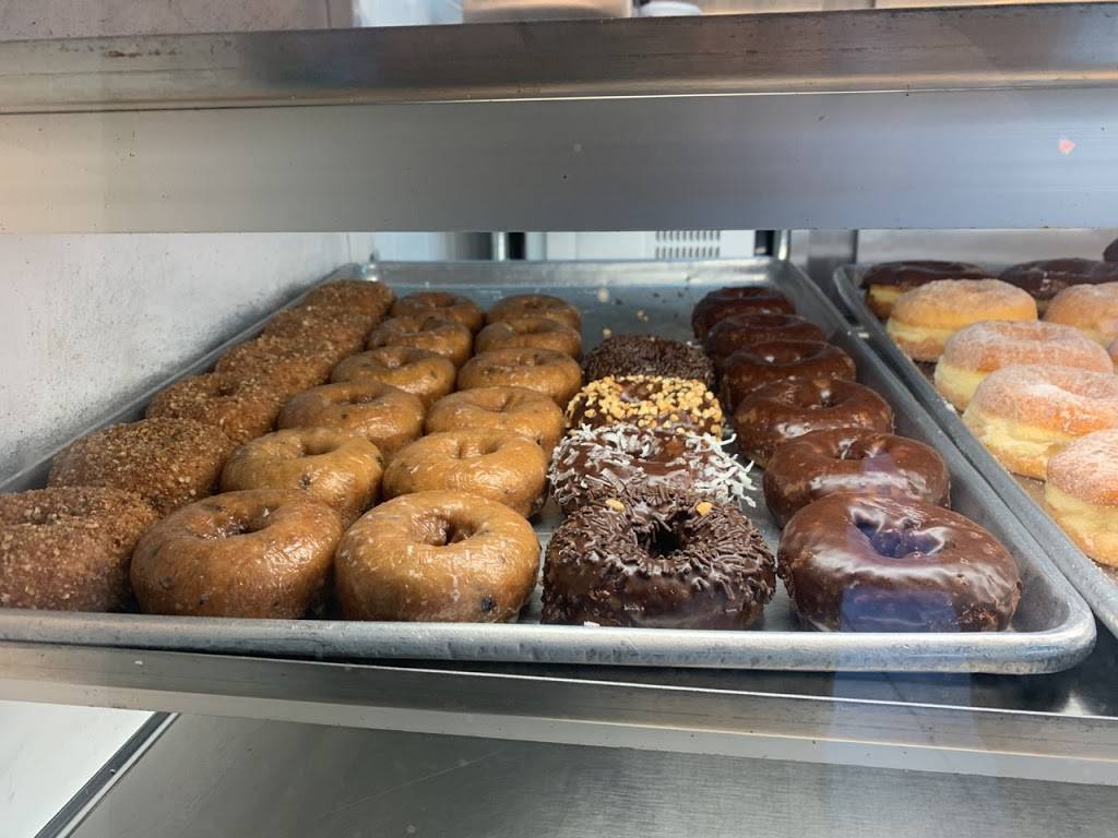 Top Donut House | 2634 W Orangethorpe Ave, Fullerton, CA 92833, USA | Phone: (714) 738-5245