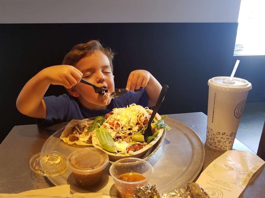 Chipotle Mexican Grill | 11018 S Cicero Ave, Oak Lawn, IL 60453, USA | Phone: (708) 424-0499