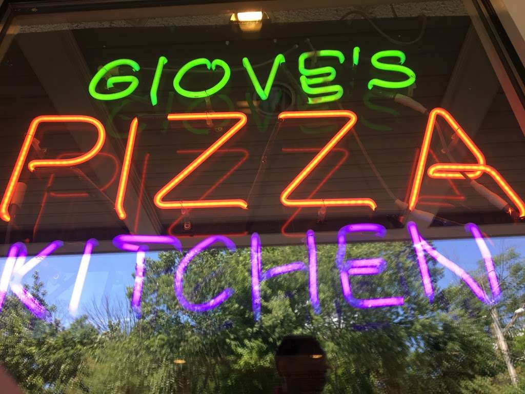 Gioves Pizza Kitchen | 2 Daniels Farm Rd, Trumbull, CT 06611, USA | Phone: (203) 261-1939