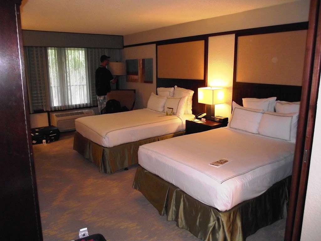 DoubleTree by Hilton Hotel Orlando at SeaWorld | 10100 International Dr, Orlando, FL 32821 | Phone: (407) 352-1100