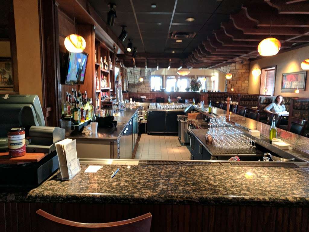 Papa Vinos Italian Kitchen | 1332 Hilltop Rd, St Joseph, MI 49085, USA | Phone: (269) 983-9900