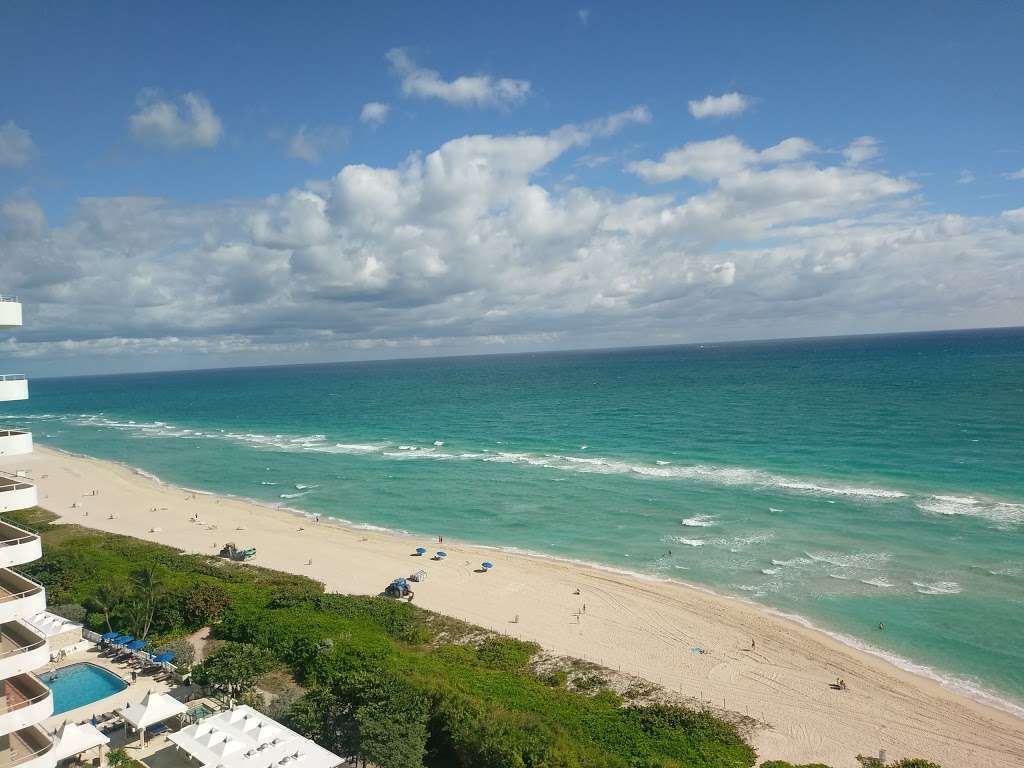 Soleil Apartments At Castle Beach Club | 5445 Collins Ave, Miami Beach, FL 33140, USA | Phone: (305) 749-7120