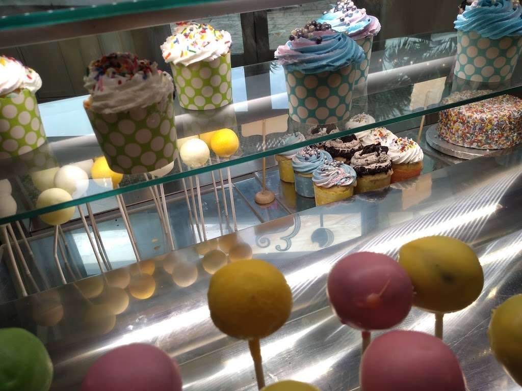 Candy & Cones | 3555 S Ocean Dr, Hollywood, FL 33019 | Phone: (954) 602-6000