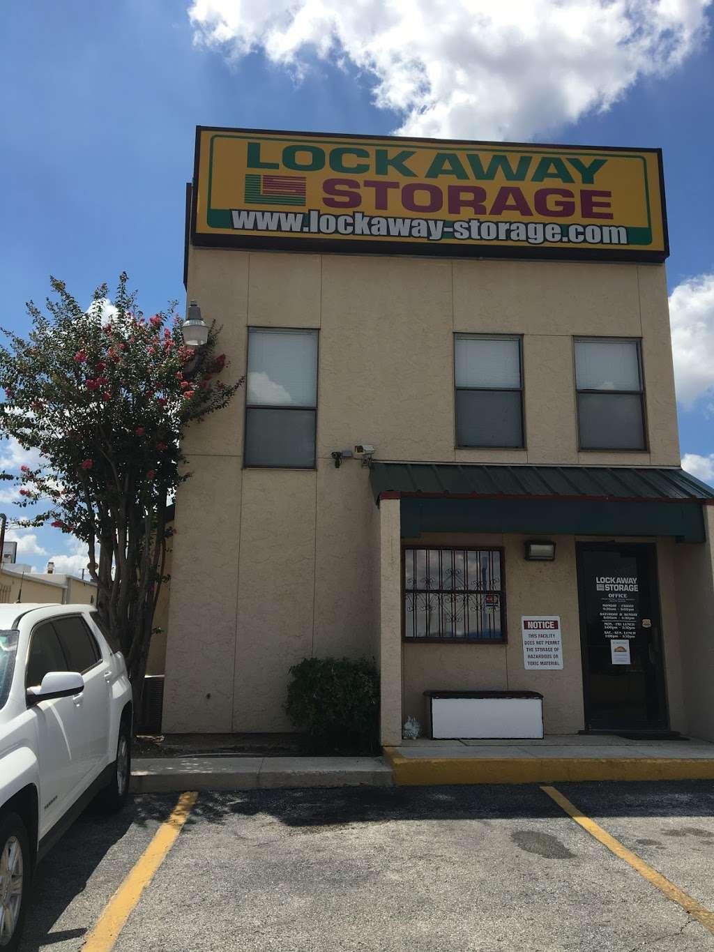 Lockaway Storage - West Ave | 1018 Patricia, San Antonio, TX 78213 | Phone: (210) 904-8484