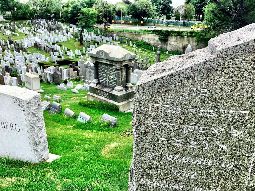 Mount Carmel Cemetery | 83-45 Cypress Hills St, Glendale, NY 11385, USA | Phone: (718) 366-5900