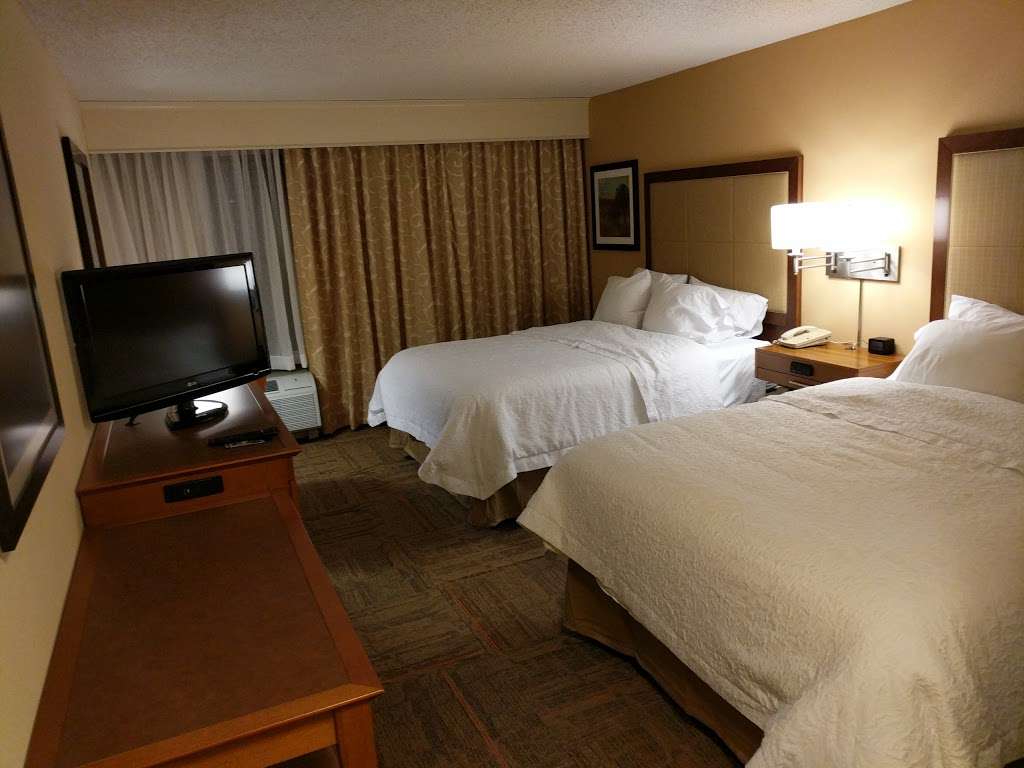 Hampton Inn Kansas City/Shawnee Mission | 16555 Midland Dr, Shawnee, KS 66217 | Phone: (913) 248-1900