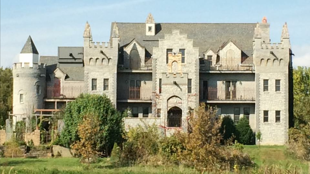 RavenStone Castle | 4504 IL-23, Harvard, IL 60033, USA | Phone: (815) 943-5764