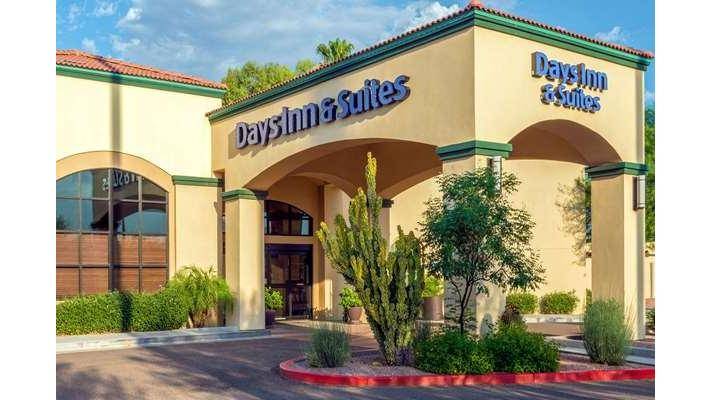 Days Inn & Suites by Wyndham Scottsdale North | 7330 N Pima Rd, Scottsdale, AZ 85258 | Phone: (480) 948-3800