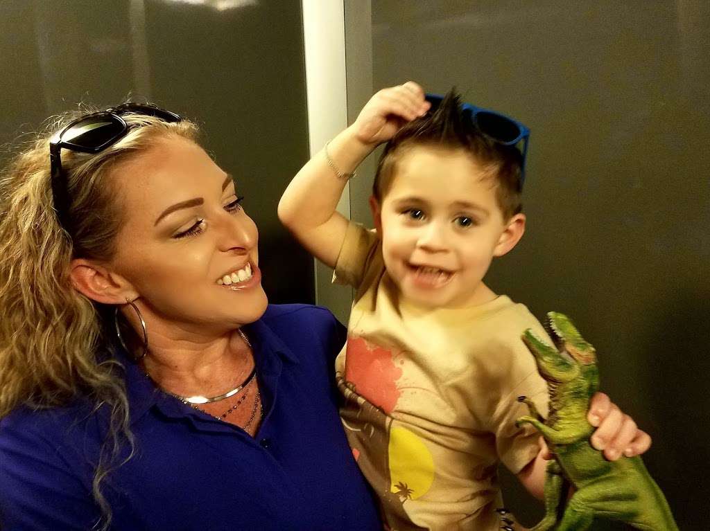 Sharkeys Cuts For Kids - Stone Oak | 238 N Loop 1604 W #207, San Antonio, TX 78232, USA | Phone: (210) 496-9200