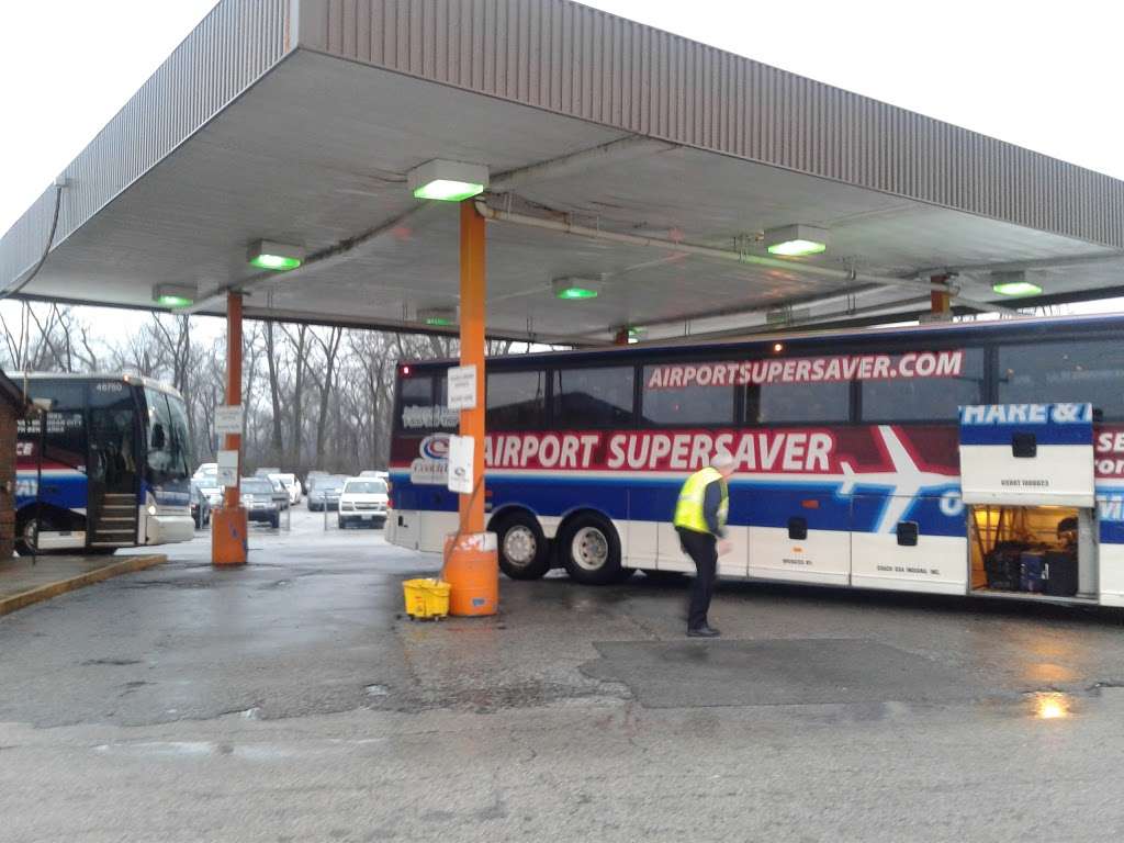 Coach USA - Airport Supersaver Highland, IN | 8144 Indianapolis Blvd, Highland, IN 46322, USA | Phone: (219) 844-1200