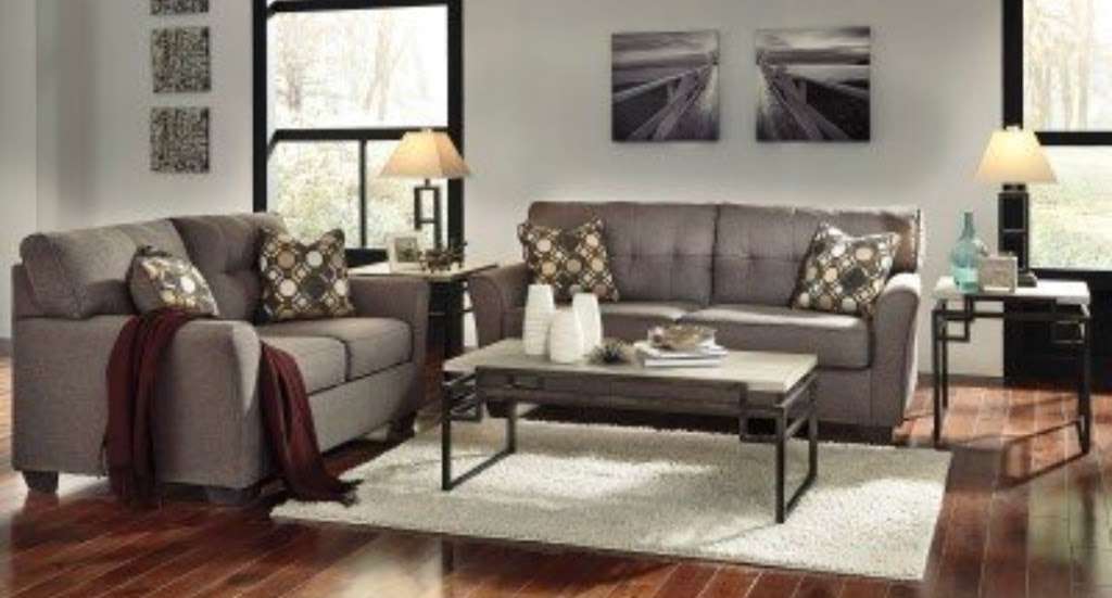 Furniture Warehouse | 1610 Washington Ave, Racine, WI 53403, USA | Phone: (262) 635-0000