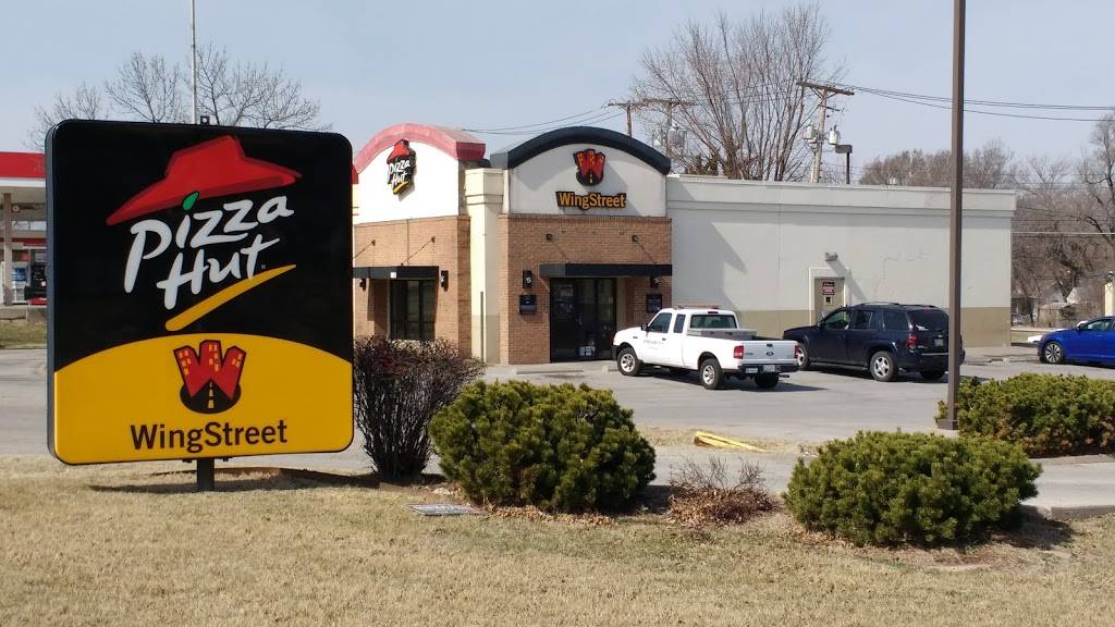 Pizza Hut | 9100 Santa Fe Dr, Overland Park, KS 66212, USA | Phone: (913) 381-8630