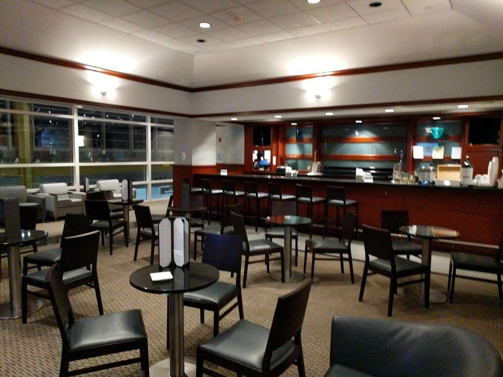 Admirals Club | Terminal C, Ronald Reagan Washington National Airport, 5 Aviation Cir, Arlington, VA 22202, USA | Phone: (800) 433-7300