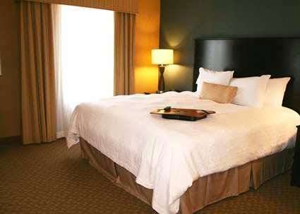 Hampton Inn & Suites Barstow | 2710 Lenwood Rd, Barstow, CA 92311, USA | Phone: (760) 253-2600