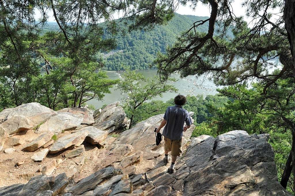 Weverton Cliffs Parking Lot | Weverton Cliffs Road, Knoxville, MD 21758