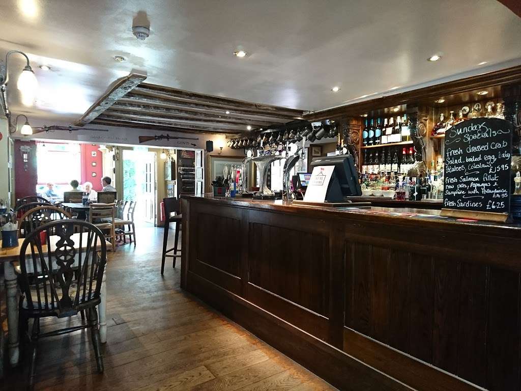 The Red Lion | Castle St, Bletchingley, Redhill RH1 4NU, UK | Phone: 01883 743342