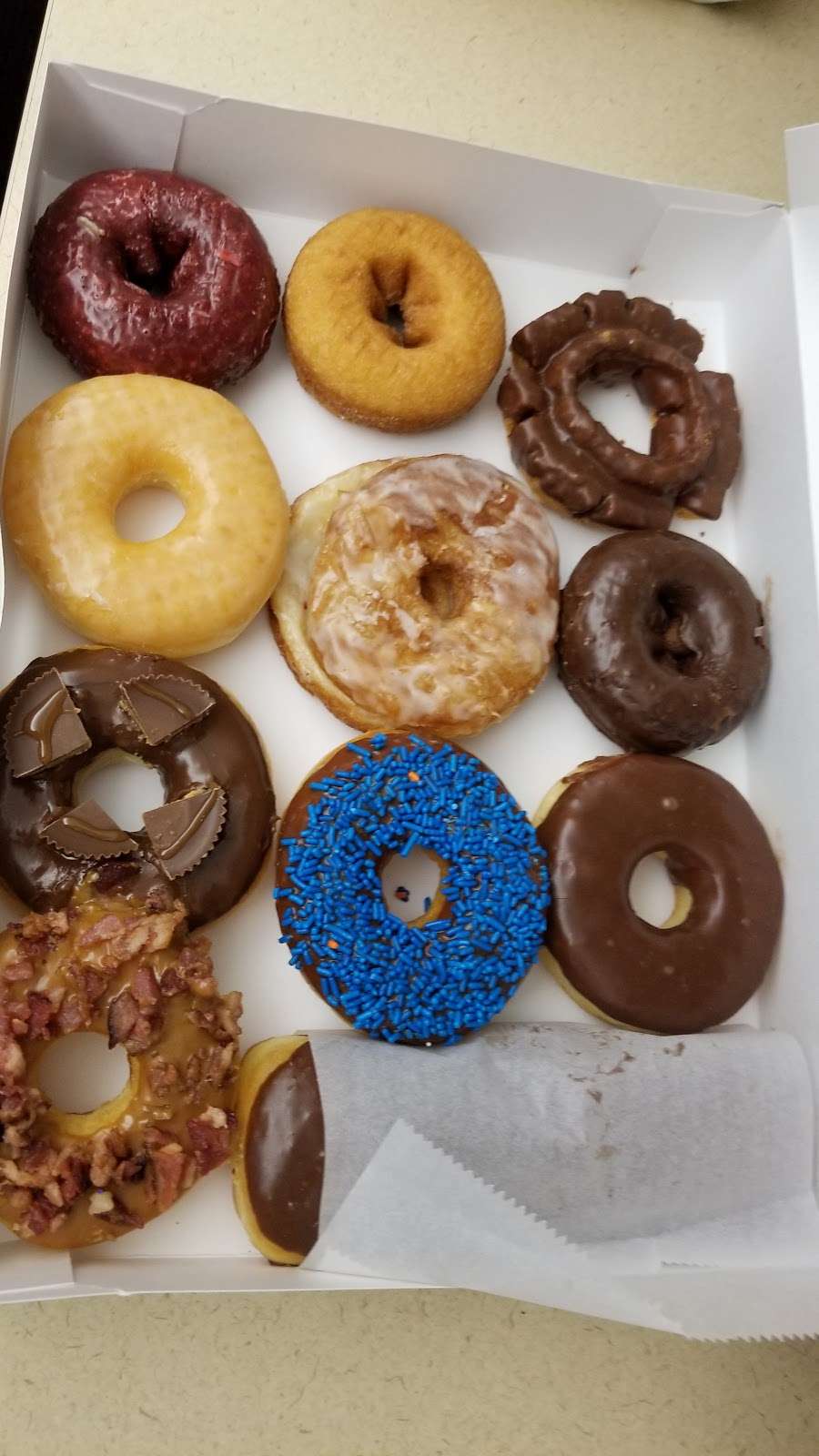 Mr Donuts | 1704 S Chambers Rd, Aurora, CO 80017, USA | Phone: (303) 745-0255