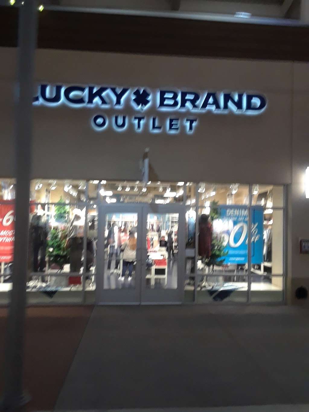 Lucky Brand | 6800 N 95th Ave Suite 720, Glendale, AZ 85305, USA | Phone: (623) 877-8910