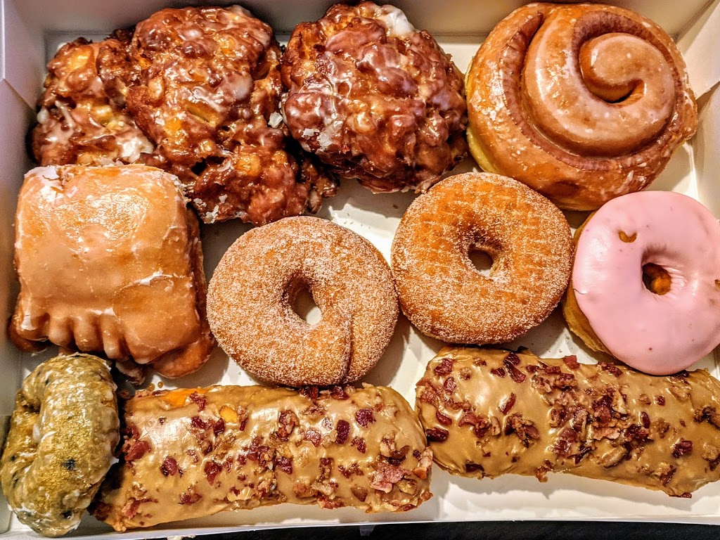 Donut World | 5561 W Market St, Greensboro, NC 27409, USA | Phone: (336) 315-0202