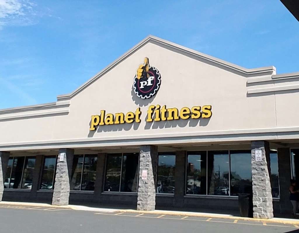 Planet Fitness | 2040 Forest Ave, Staten Island, NY 10303, USA | Phone: (718) 407-7330