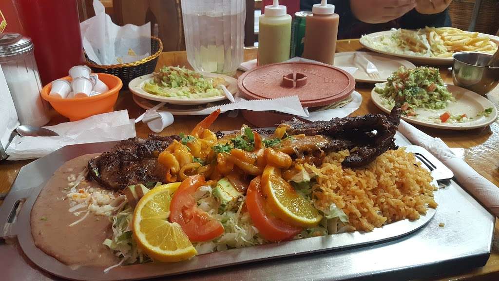 Taqueria Amigo Chino 2 | 5959 W Lawrence Ave, Chicago, IL 60630, USA | Phone: (773) 853-0170
