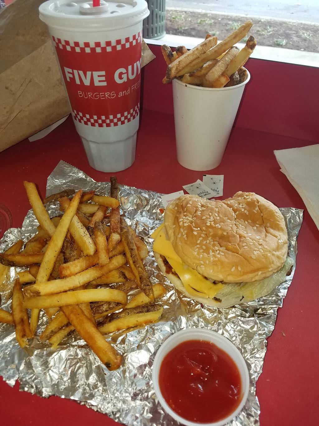 Five Guys | 3090 Helmsdale Pl Suite 370, Lexington, KY 40509, USA | Phone: (859) 263-5555