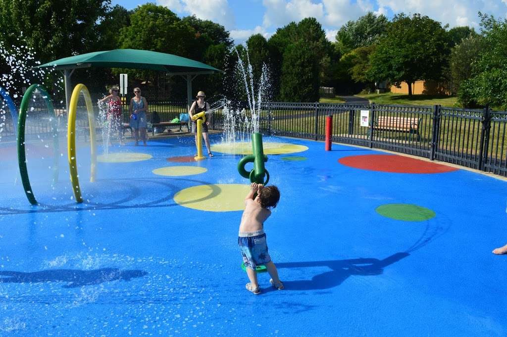 Moore Park Spray Ground | 877 Geneva Dr, Geneva, IL 60134 | Phone: (630) 232-4542