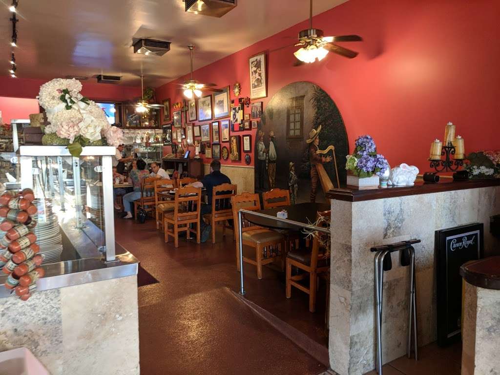 Tlaquepaque Restaurant | 101 W Santa Fe Ave, Placentia, CA 92870, USA | Phone: (714) 528-0110