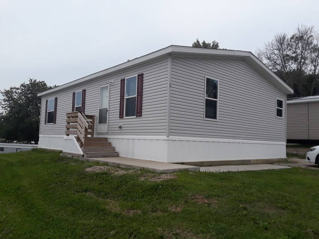 Highland Manor Manufactured Home Community | 10 Malibu Dr, Madison, WI 53713, USA | Phone: (608) 222-2108