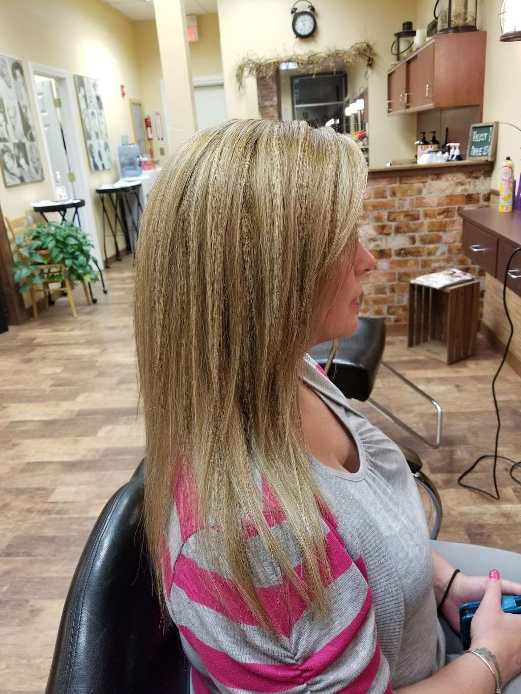 Razor Sharpe Salon | Olde Colonial Place, 191 Mechanic St, Bellingham, MA 02019, USA | Phone: (508) 966-0350