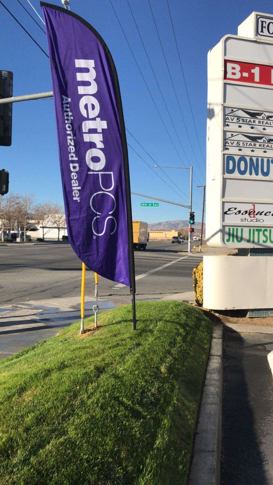 MetroPCS Authorized Dealer | 3005 E Palmdale Blvd #16, Palmdale, CA 93550, USA | Phone: (661) 526-7637