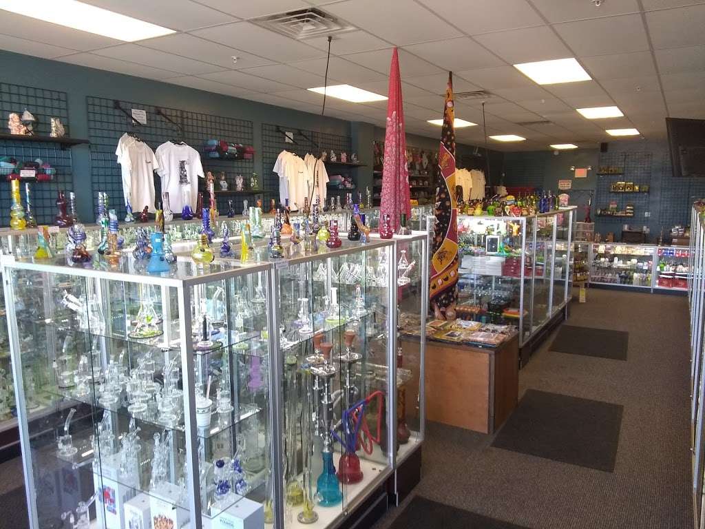 Smokin Glass Franklin | 6963 S 27th St, Franklin, WI 53132, USA | Phone: (414) 574-0178