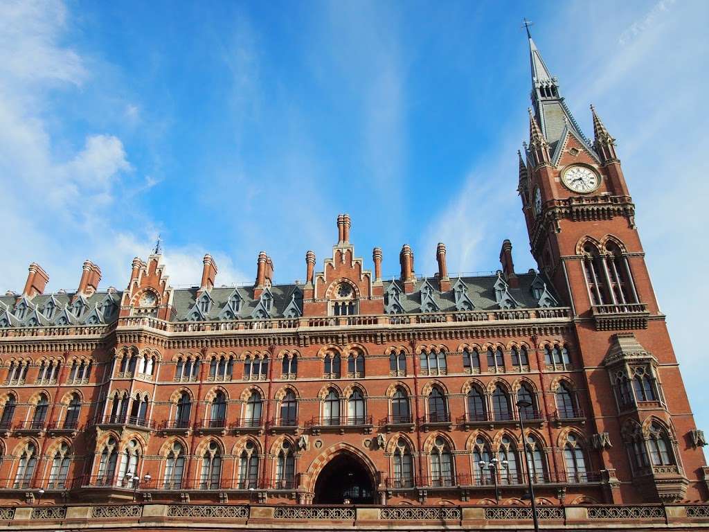 St Pancras International | Euston Rd, Kings Cross, London N1C 4QP, UK | Phone: 020 7843 7688