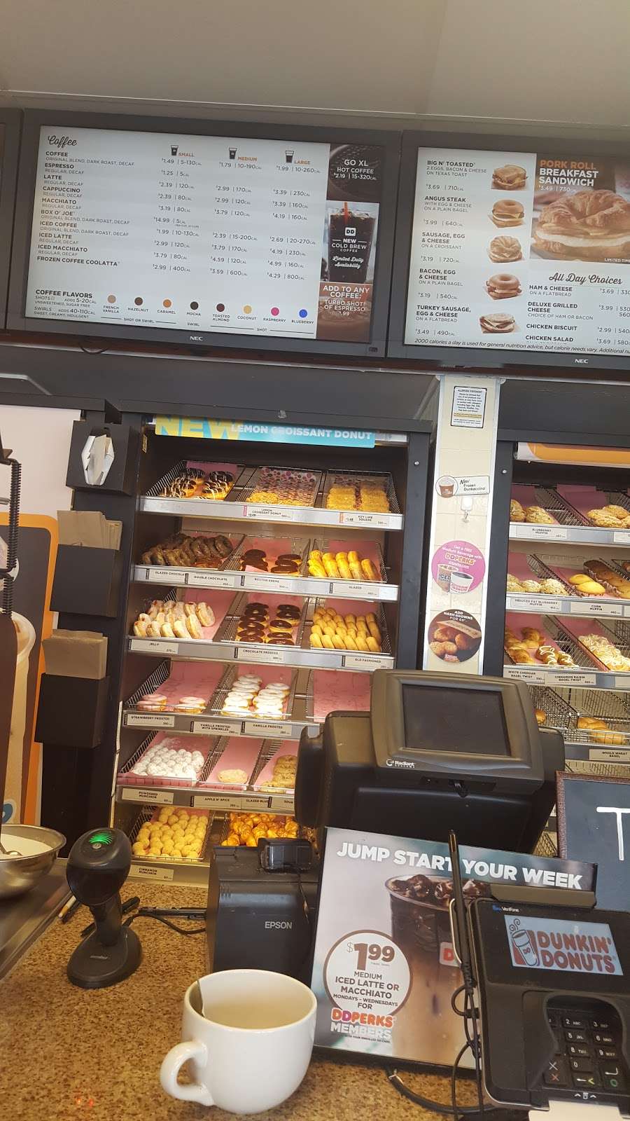 Dunkin | 220 S Black Horse Pike, Bellmawr, NJ 08031 | Phone: (856) 931-9704