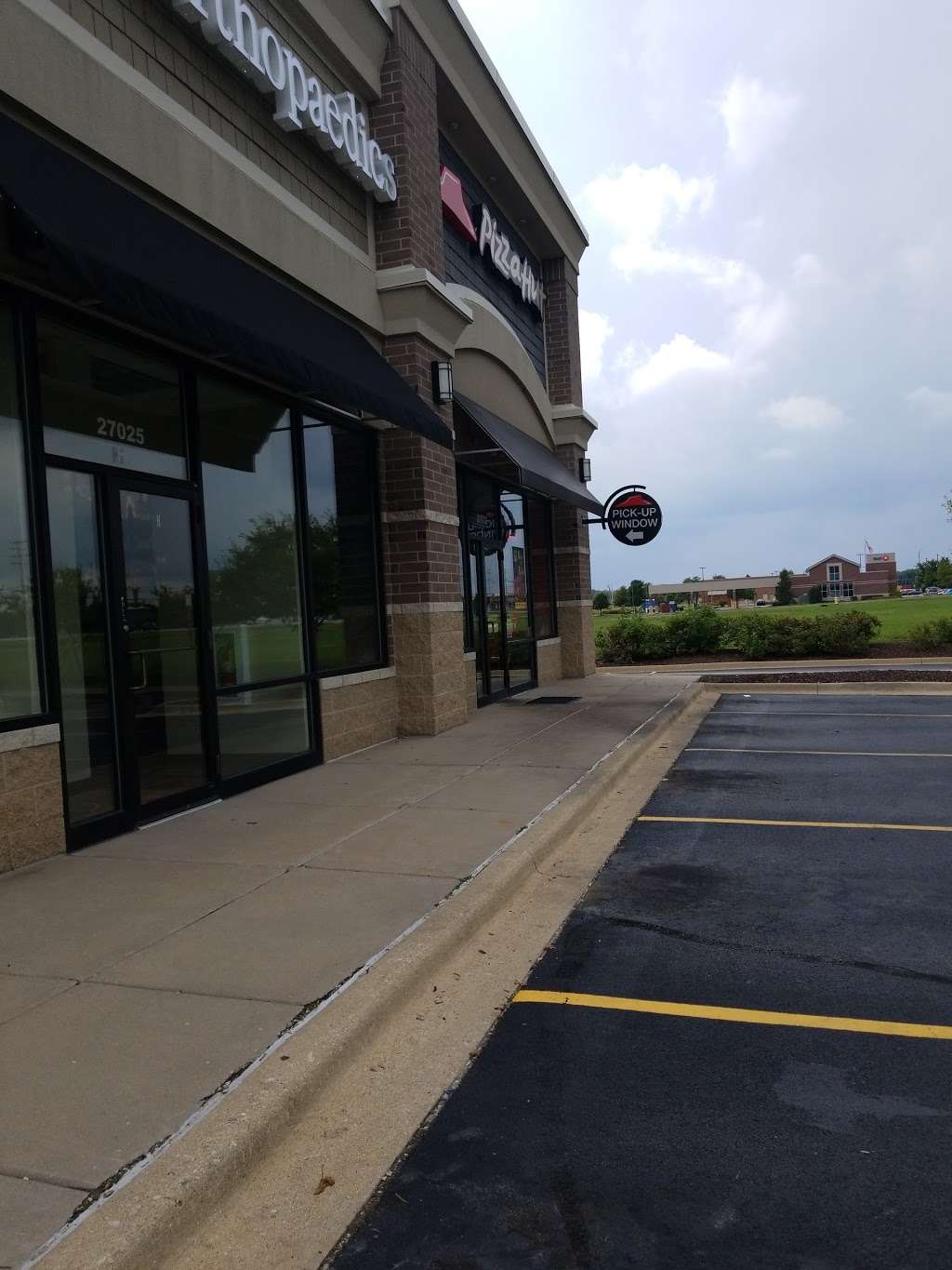 Pizza Hut | 27025 W Eames St Suite I, Channahon, IL 60410 | Phone: (815) 521-1199