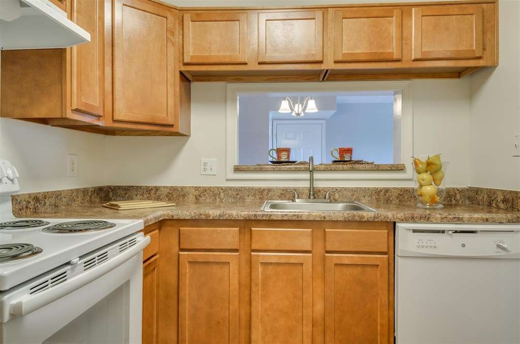 Woodburn Apartments | 11200 Golden Leaf Cir, Manassas, VA 20109, USA | Phone: (703) 361-7049