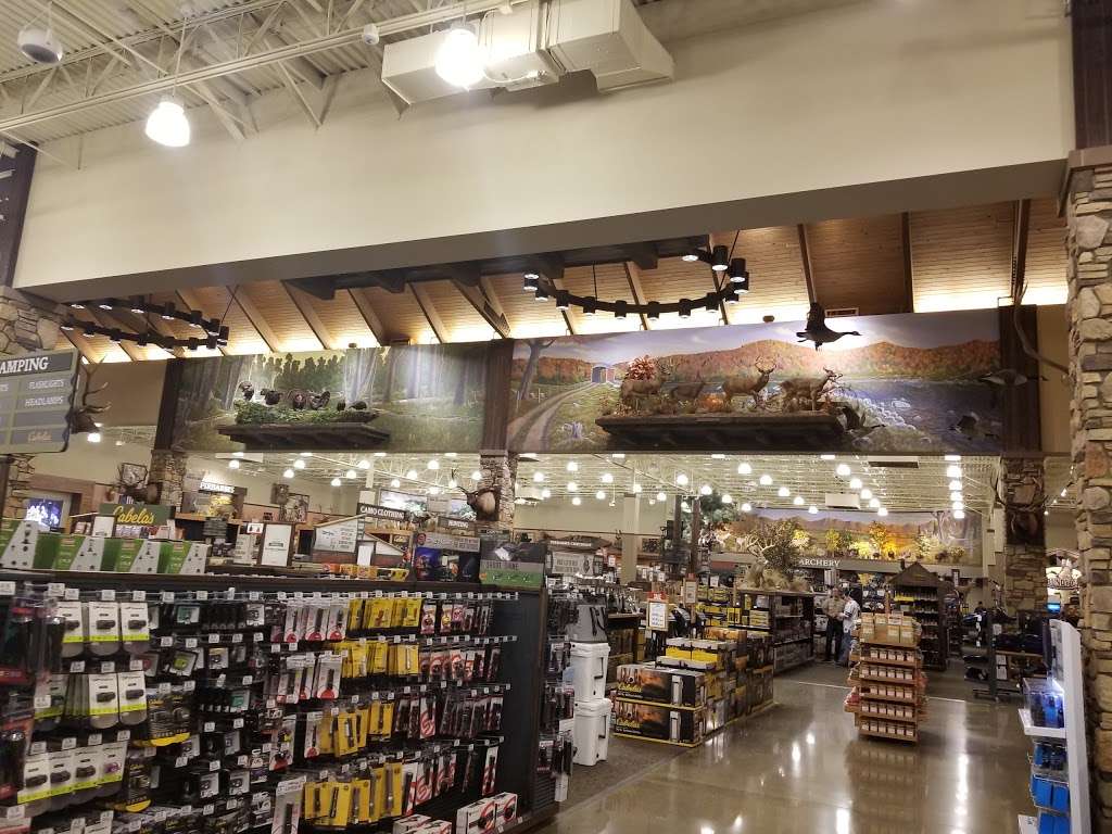 Cabelas | 13725 Cabela Pkwy, Noblesville, IN 46060, USA | Phone: (317) 565-6400
