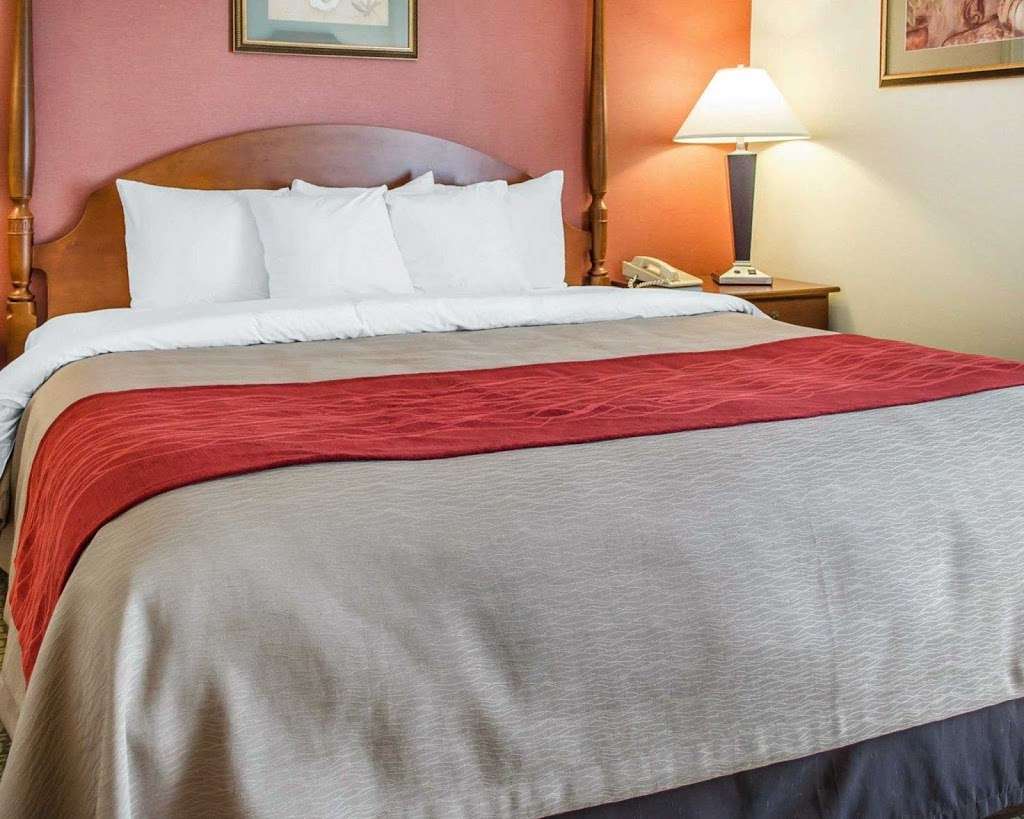 Comfort Inn & Suites | 2250 N George St, York, PA 17406, USA | Phone: (717) 699-1919