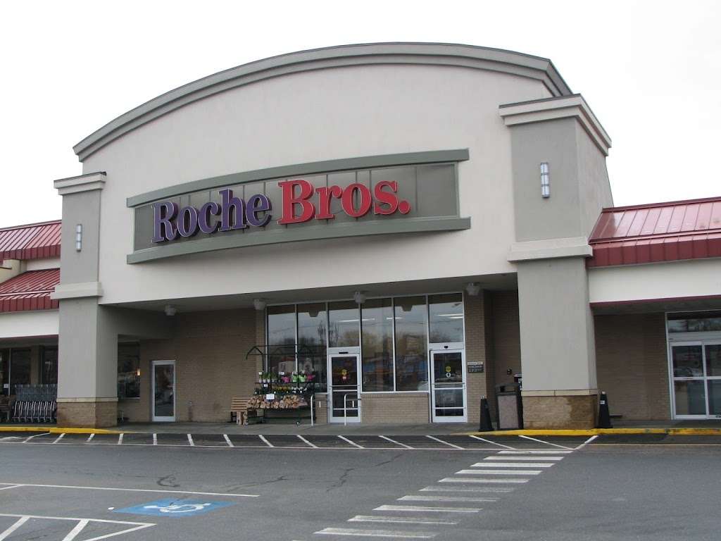 Roche Bros. Bridgewater | Campus Plaza Shopping Center, 233 Broad St, Bridgewater, MA 02324 | Phone: (508) 697-5077