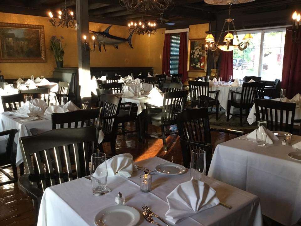 Crane Brook Restaurant | 229 Tremont St, Carver, MA 02330, USA | Phone: (508) 465-4959