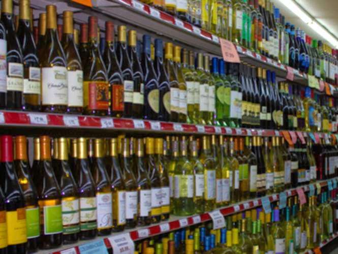 200 Cut Rate Liquors & Grocers | 204 E 47th St, Chicago, IL 60653, USA | Phone: (773) 924-1997