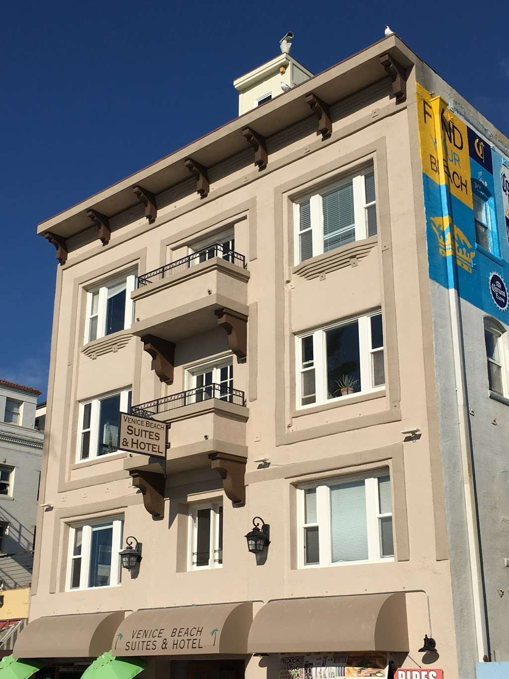 Venice Beach Suites & Hotel | 1305 Ocean Front Walk, Venice, CA 90291 | Phone: (310) 396-4559