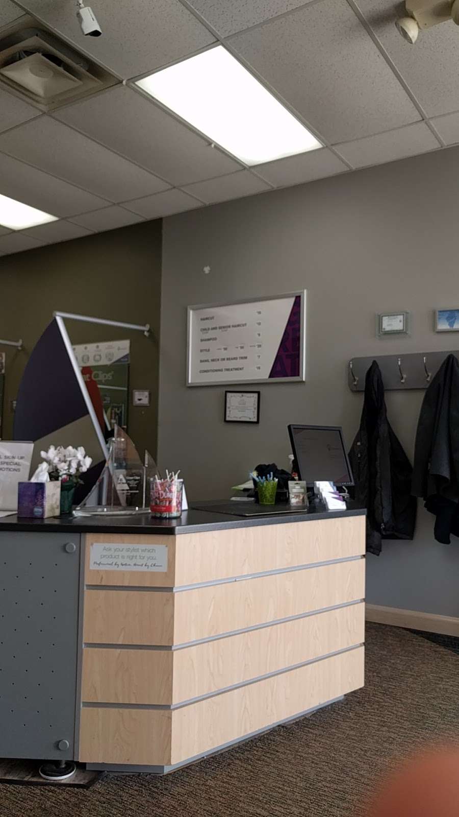 Great Clips | 1146 W Maple Ave, Mundelein, IL 60060, USA | Phone: (847) 566-7600