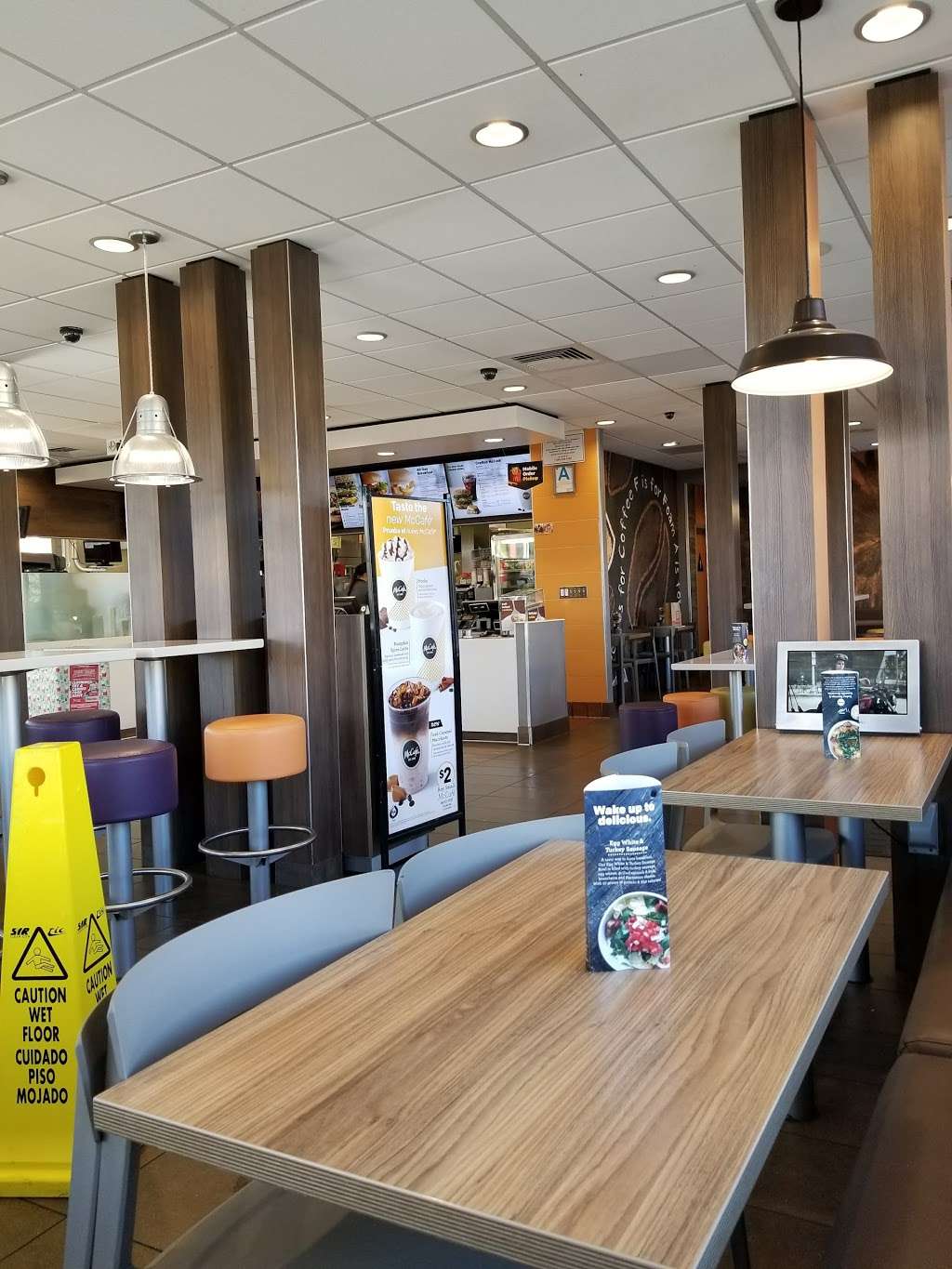 McDonalds | 3015 W Ave L, Lancaster, CA 93534, USA | Phone: (661) 722-1187