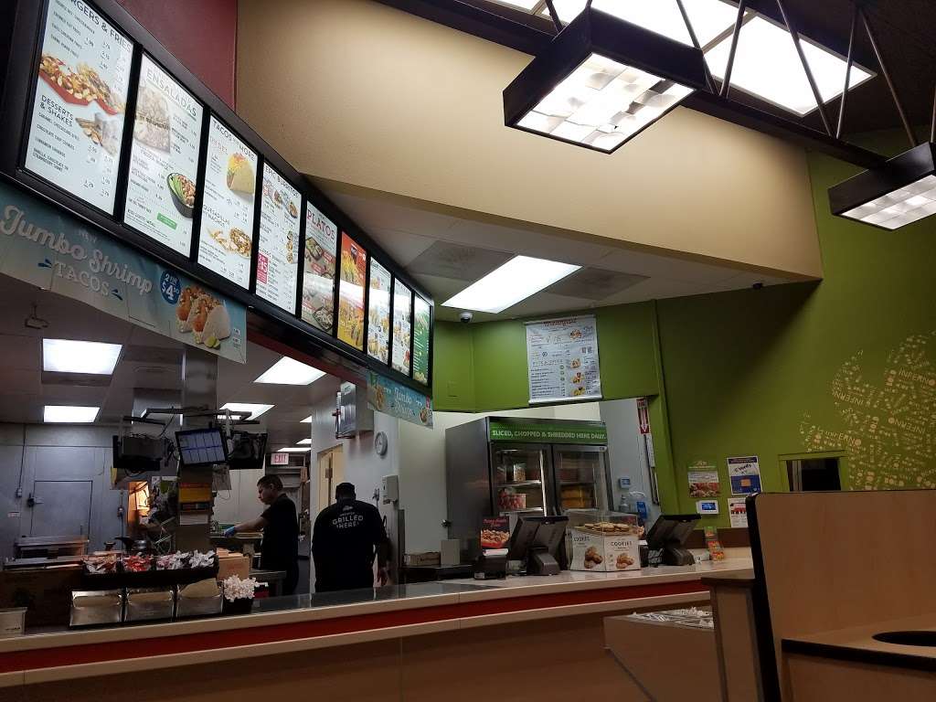 Del Taco | 4344 University Pkwy, San Bernardino, CA 92407, USA | Phone: (909) 473-9512