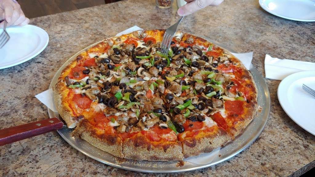 Uncle Reds Pizzeria | 13762 Clark Ave, Bellflower, CA 90706 | Phone: (562) 925-8413