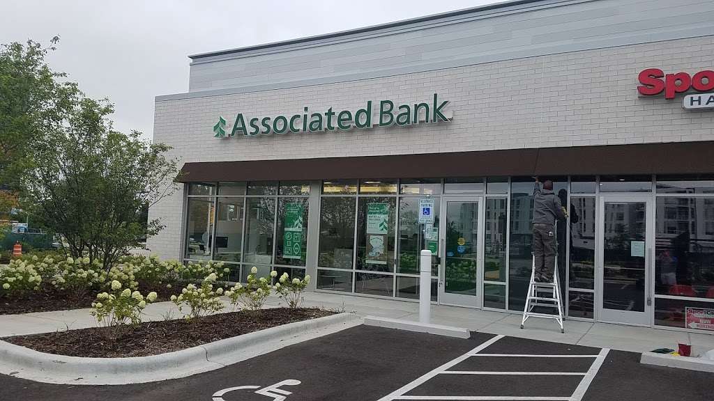 Associated Bank | 7940 S 6th St, Oak Creek, WI 53154, USA | Phone: (414) 764-2355