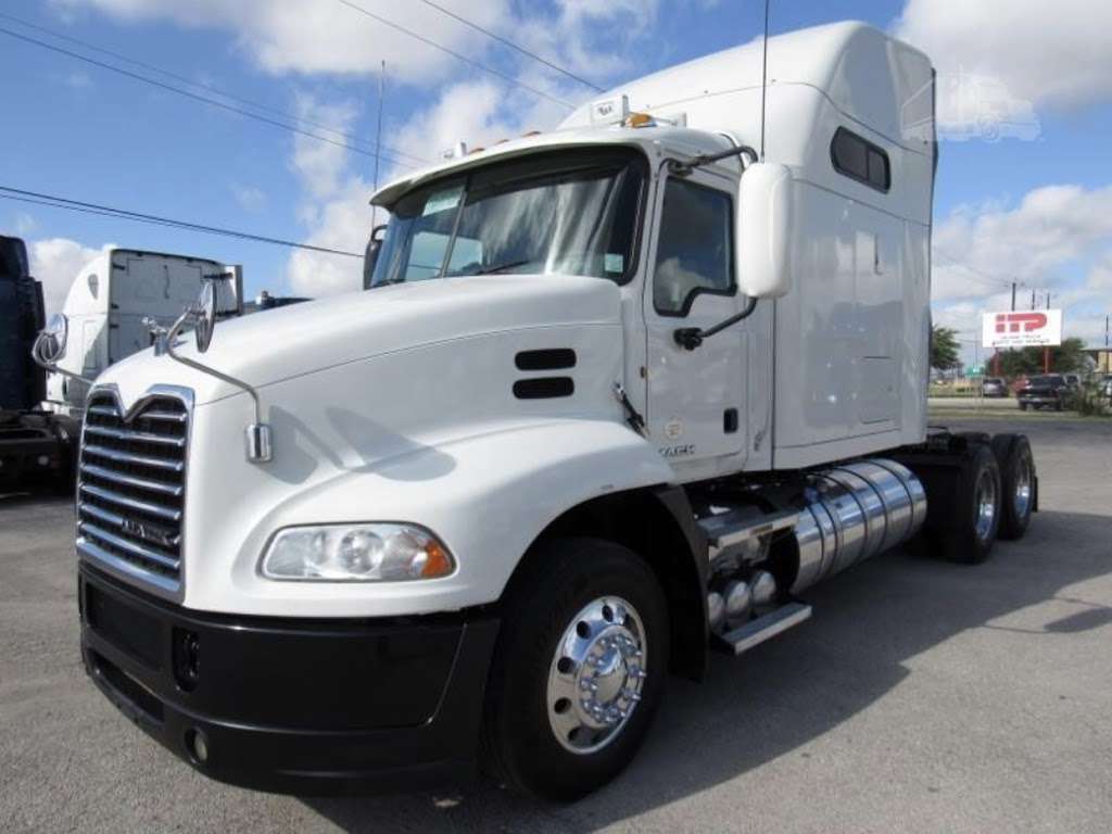 Arrow Truck Sales | 7920 East Fwy, Houston, TX 77029, USA | Phone: (713) 673-6575