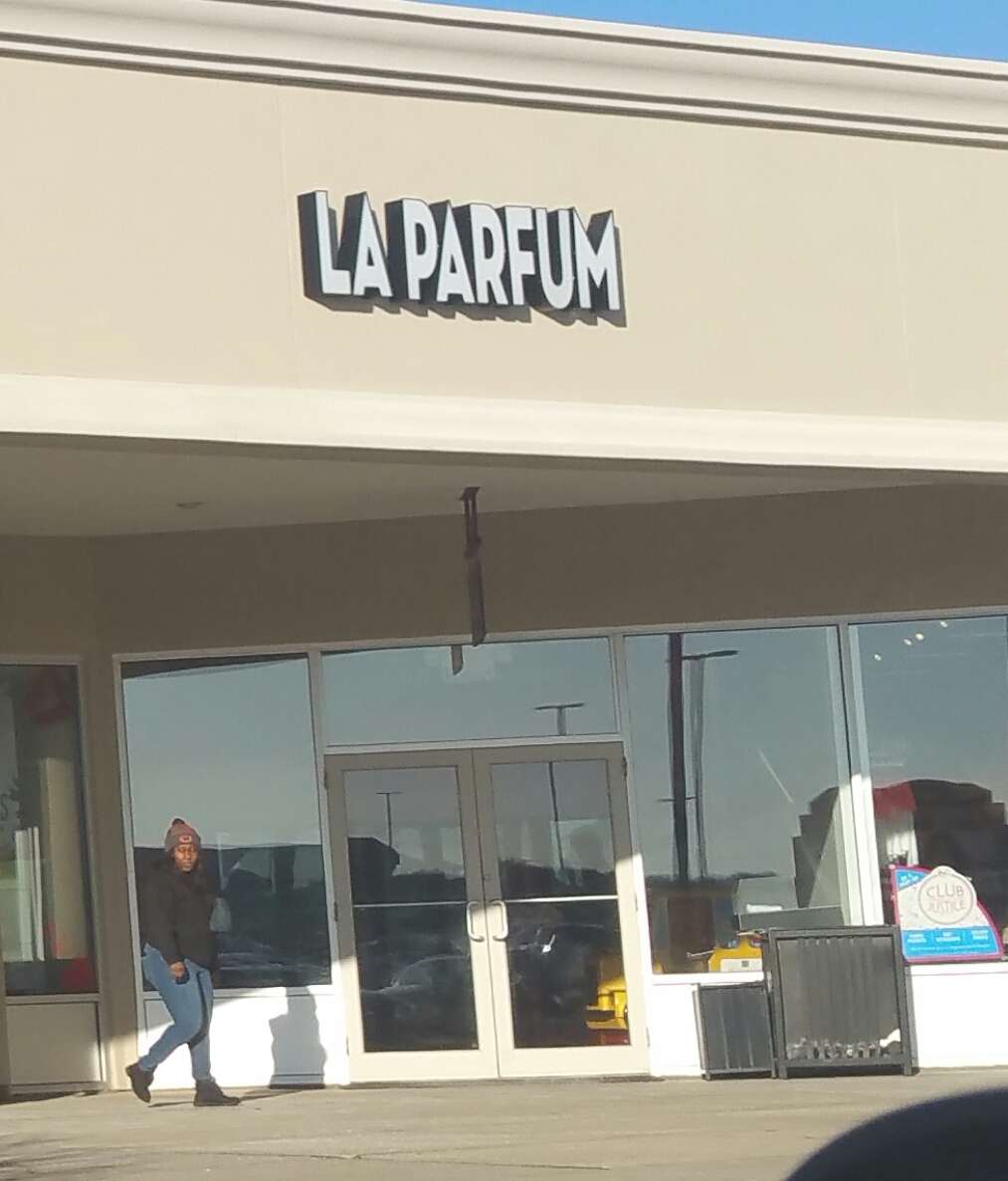 La Parfum | 11211 120th Ave, Pleasant Prairie, WI 53158, USA | Phone: (262) 425-0121