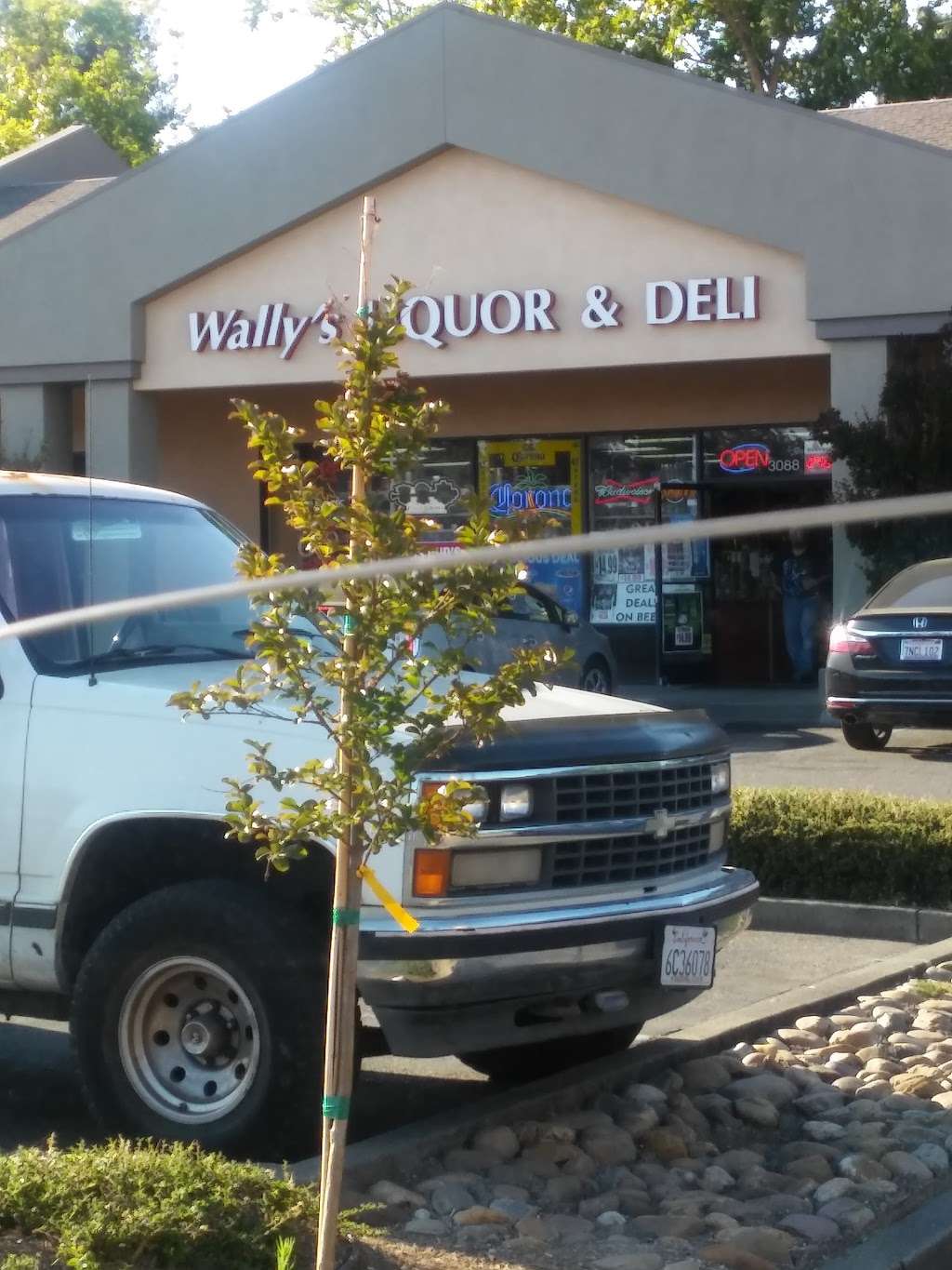 Wallys Liquor & Deli | 3088 Marlow Rd, Santa Rosa, CA 95403, USA | Phone: (707) 527-0151